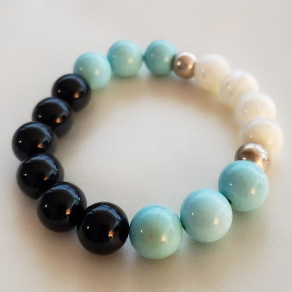 Turquoise, mother of pearl, & black onyx bracelet - Picture 2 of 5